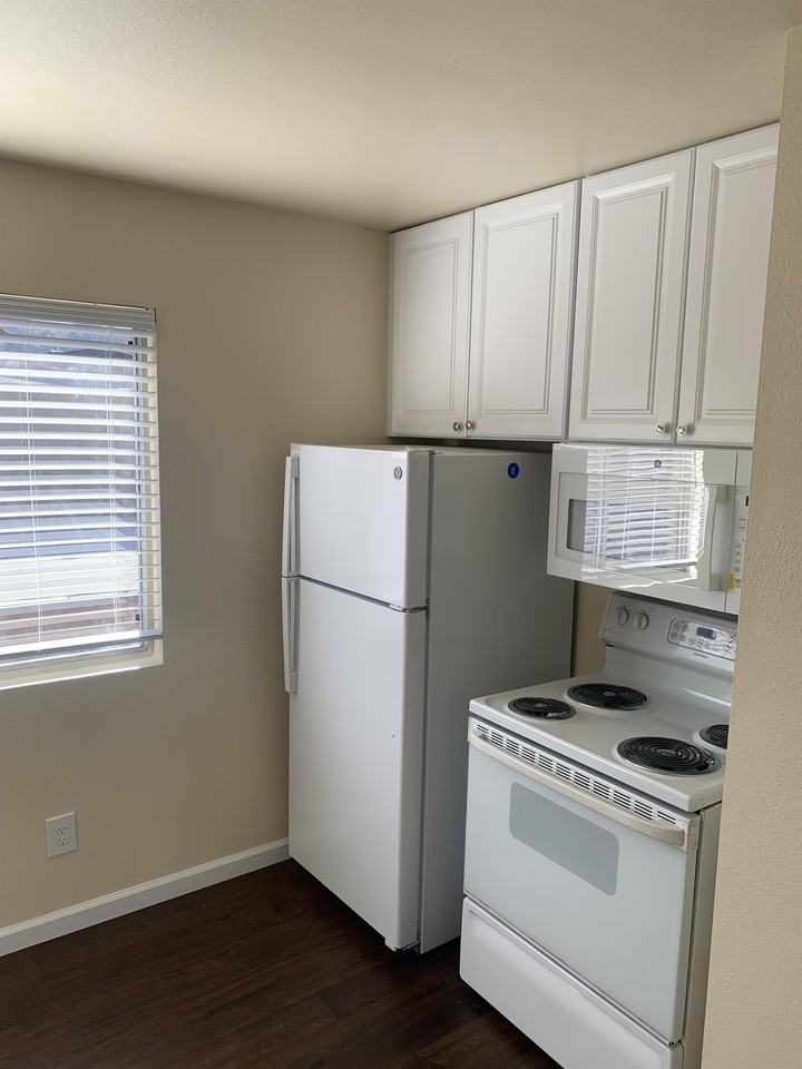 2813 Saint Paul Dr #3 - Photo 6 of 10