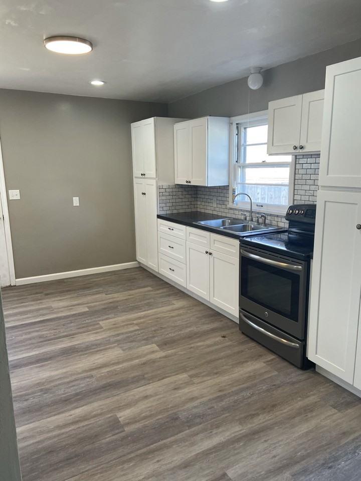 315 S 5th E #2 - Photo 3 of 14