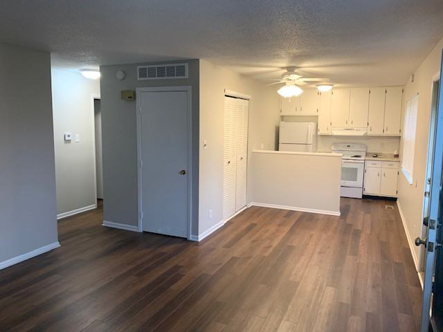 3320 Lupine Dr - Photo 2 of 10