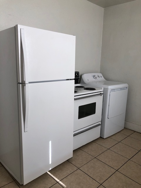 506 E 1st St - Photo 5 of 17