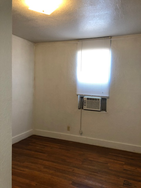 506 E 1st St - Photo 6 of 17