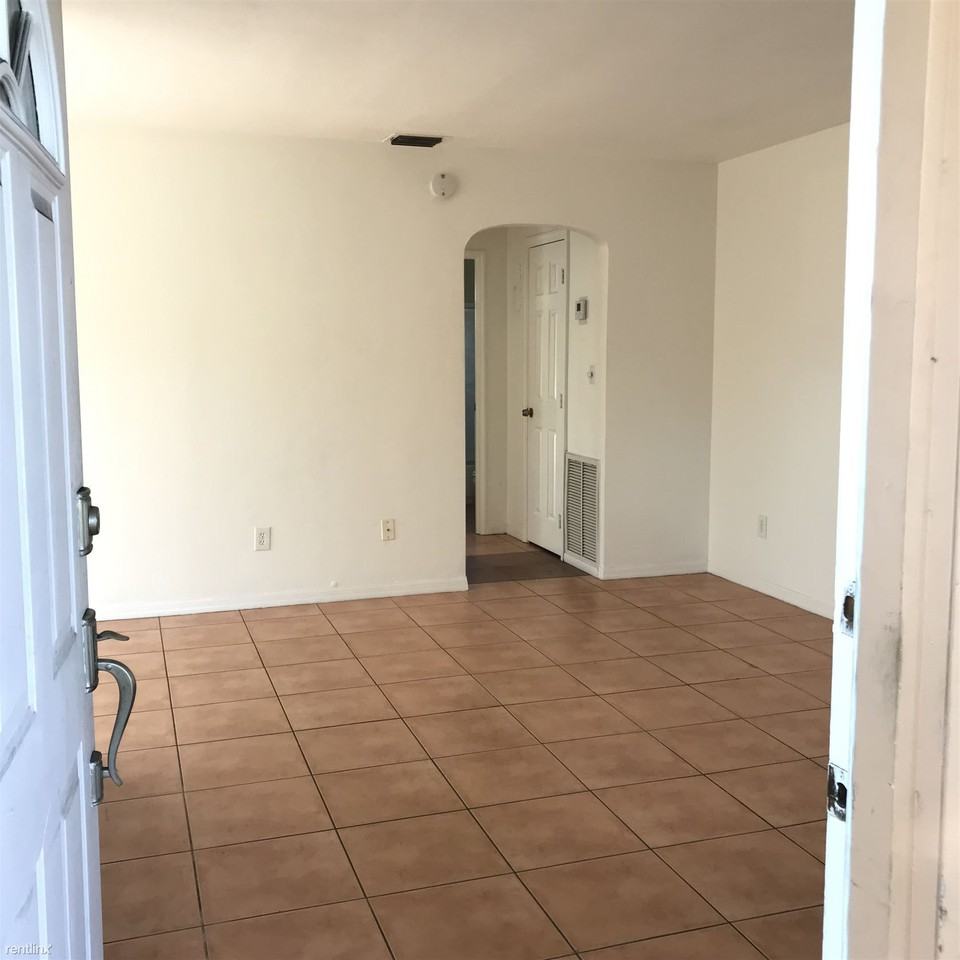 1631 Rodman St - Photo 3 of 10