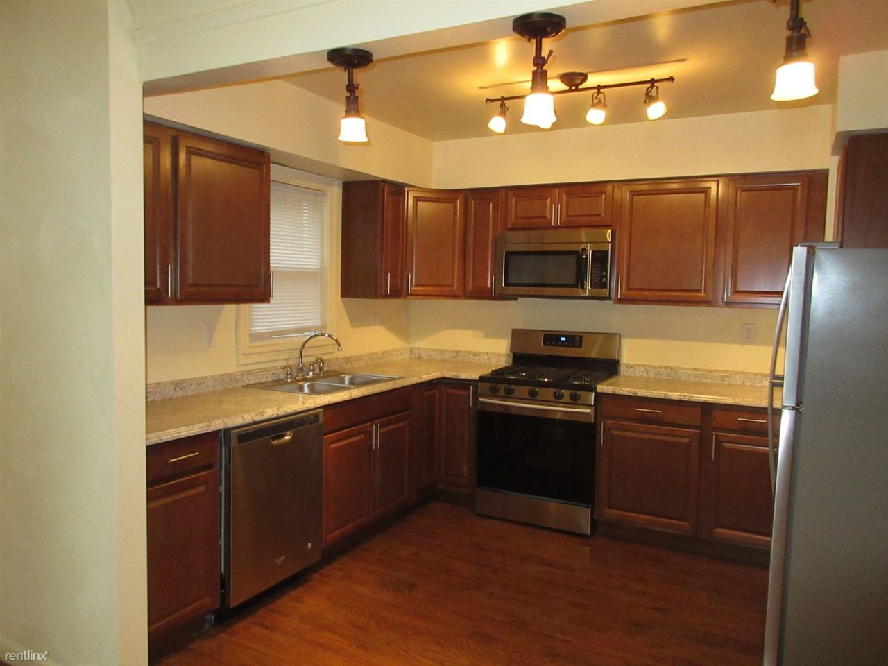 1429 Brookline Blvd - Photo 3 of 10