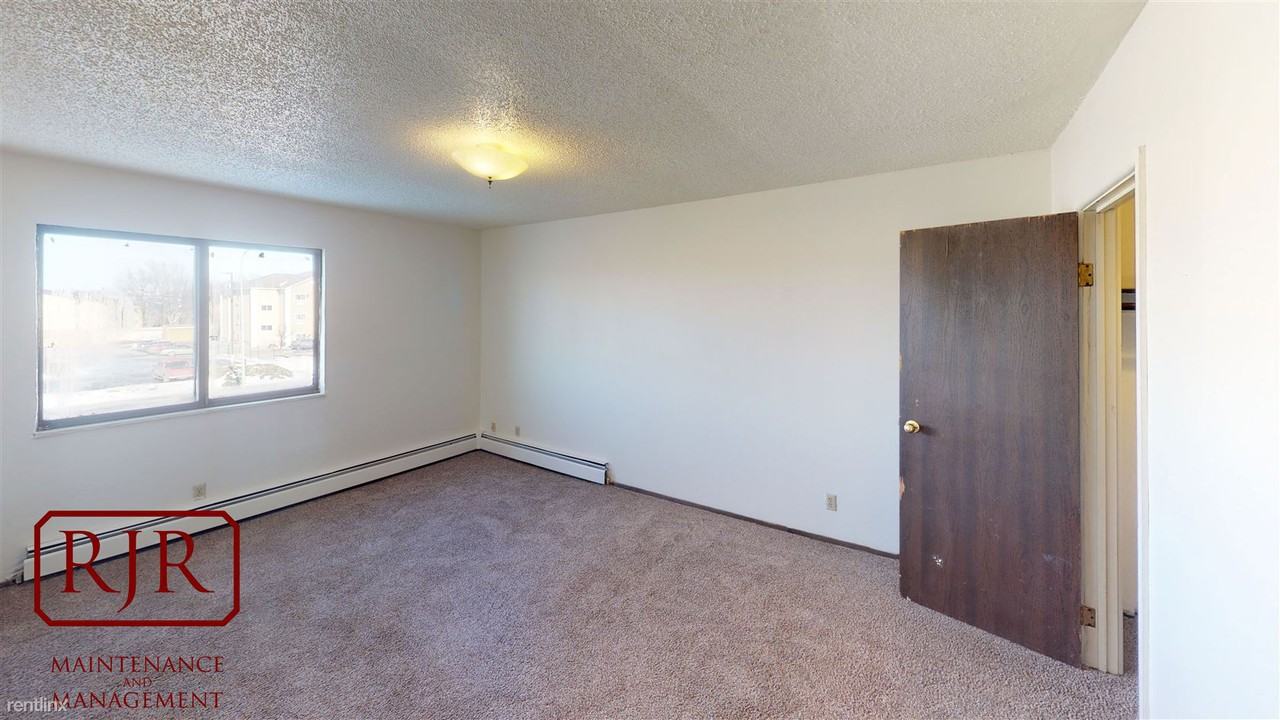 103 E Bismarck Expy - Photo 3 of 22
