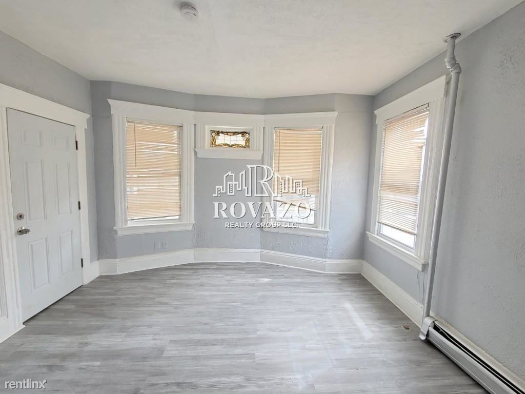 191 N Center St - Photo 3 of 10