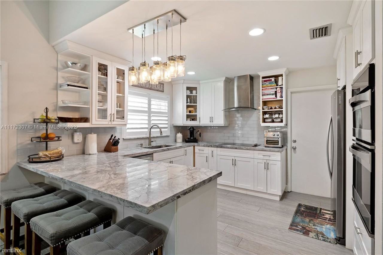 5941 Epsom Ln - Photo 3 of 6