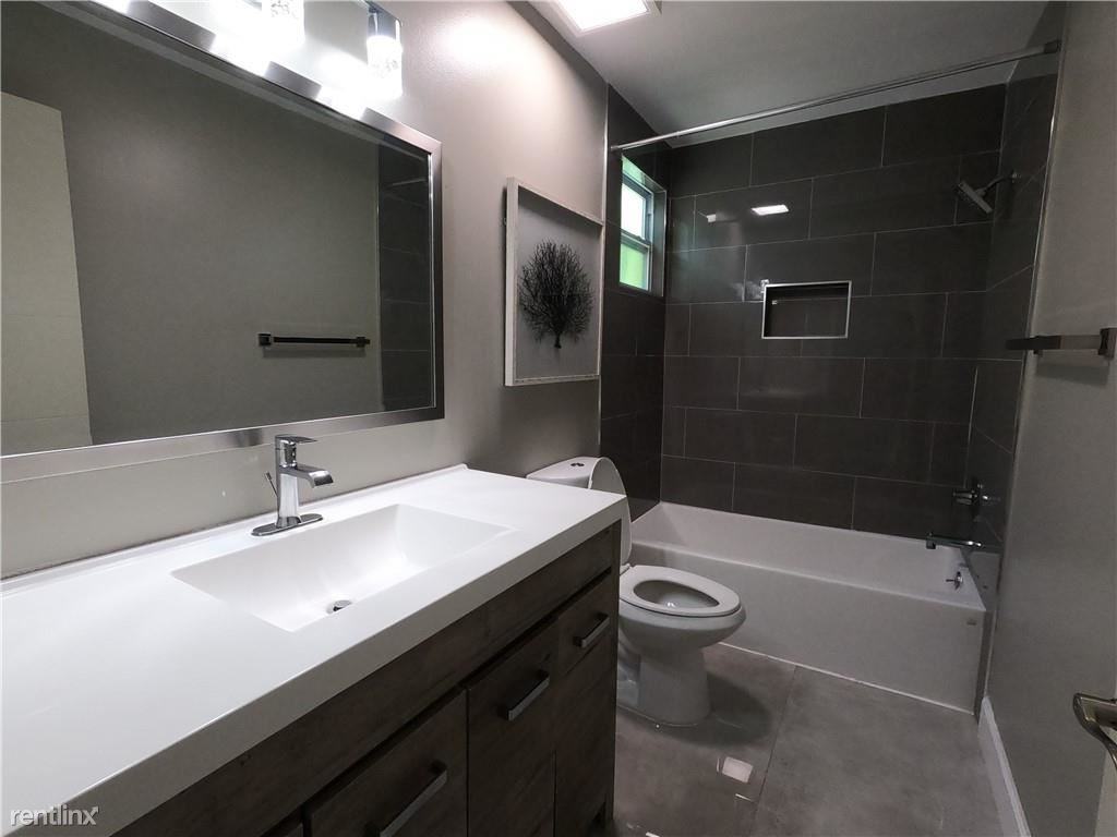 272 Nw 118th Dr - Photo 3 of 6