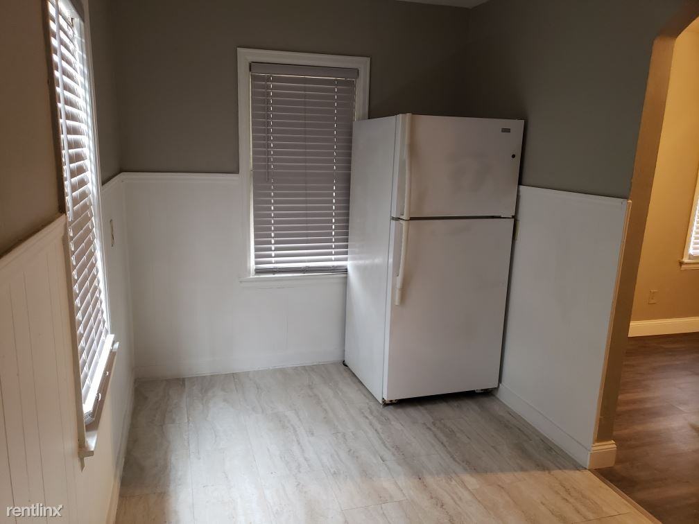 1618 E 2nd St N - Photo 2 of 10