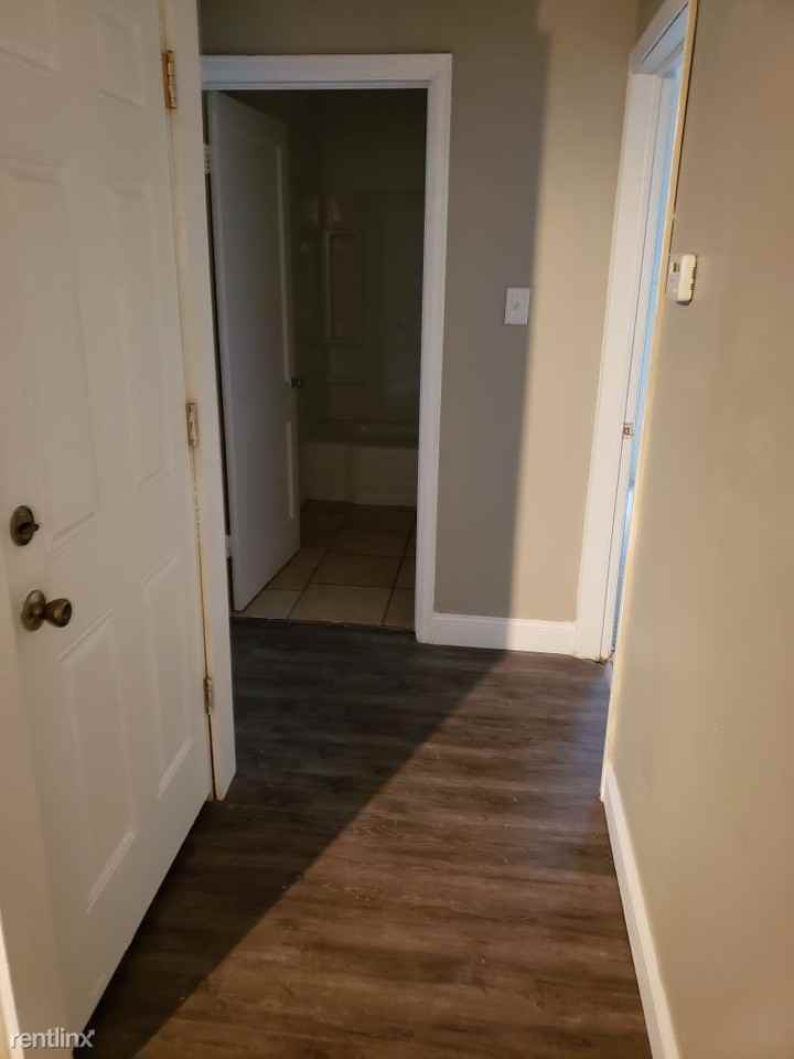 1618 E 2nd St N - Photo 3 of 10