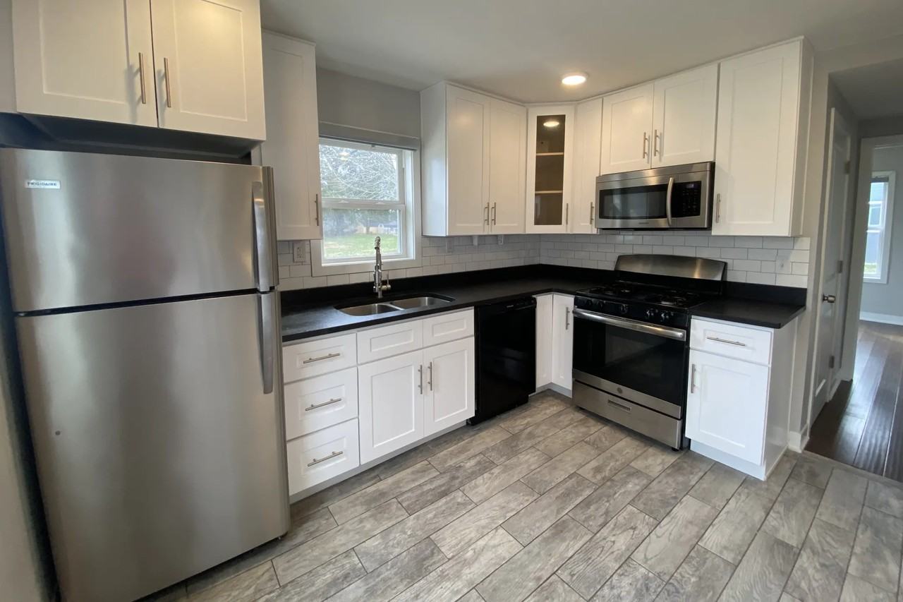 137 Mccormack Ave - Photo 3 of 14