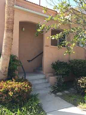 1201 Jamaica Ln - Photo 3 of 24