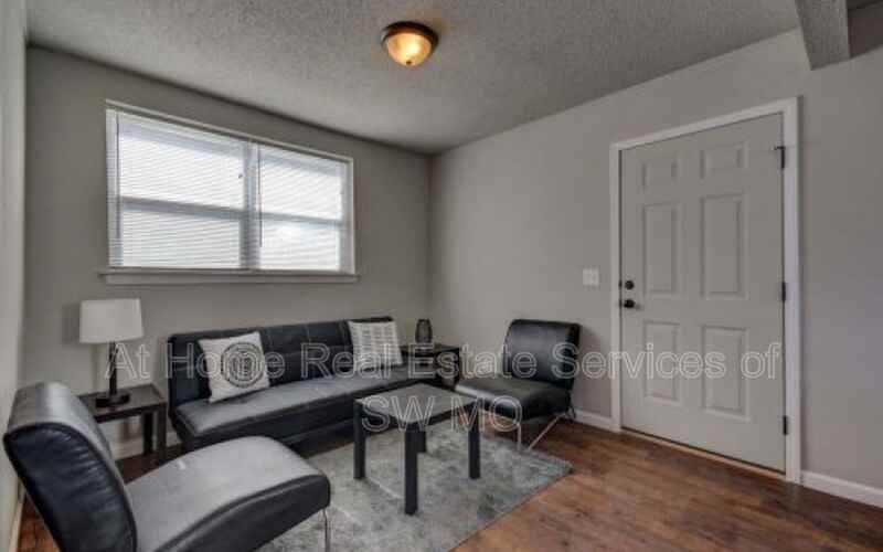 920 S Campbell Ave - Photo 3 of 11