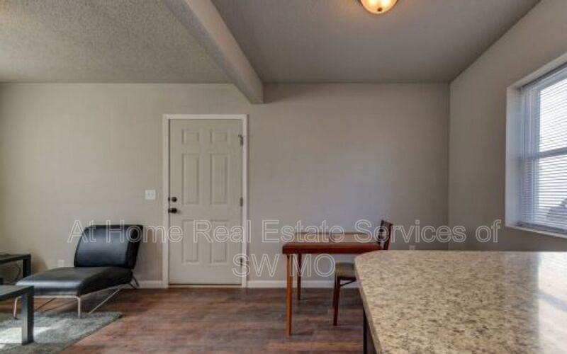 920 S Campbell Ave - Photo 4 of 11
