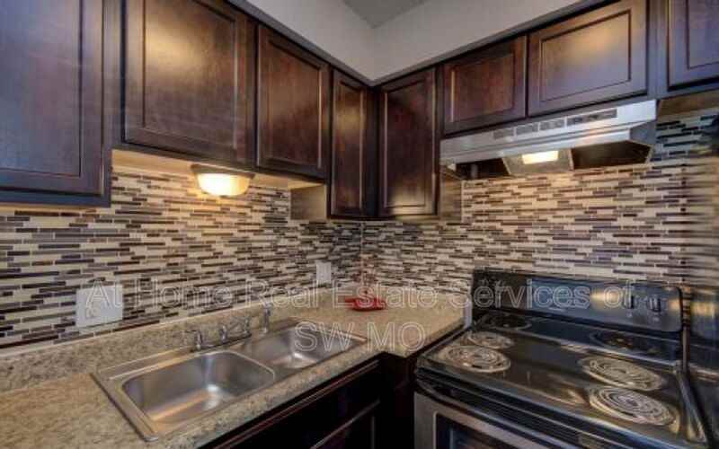 920 S Campbell Ave - Photo 7 of 11