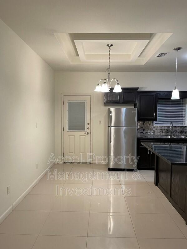 1715 W Smith Dr #2 - Photo 3 of 13