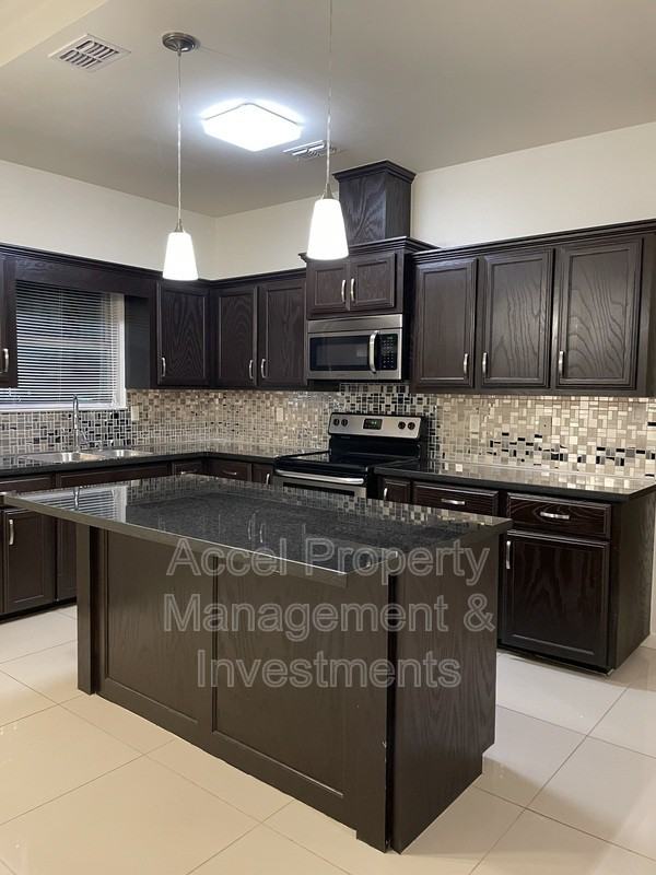 1715 W Smith Dr #2 - Photo 4 of 13