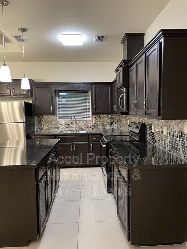 1715 W Smith Dr #2 - Photo 5 of 13