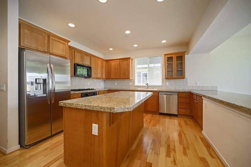 1679 Ne Juneberry St - Photo 5 of 23