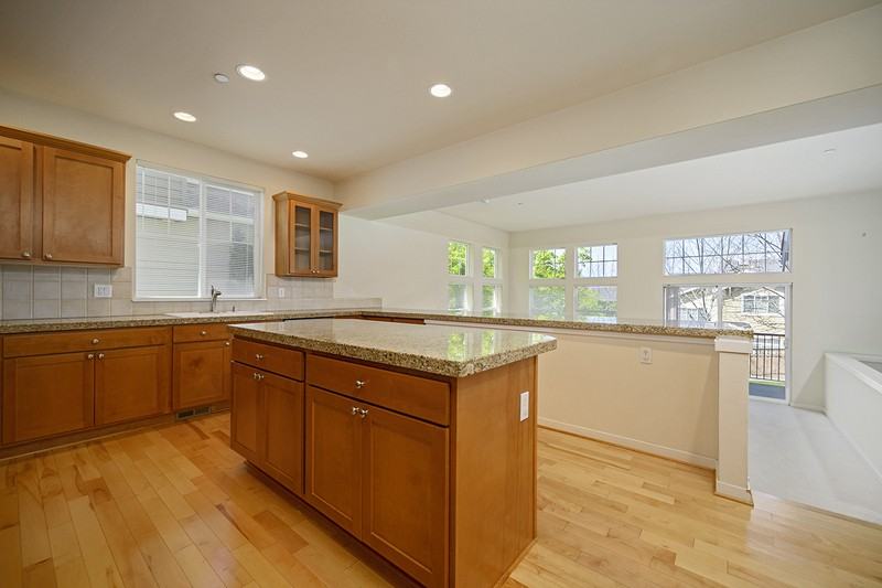 1679 Ne Juneberry St - Photo 7 of 23
