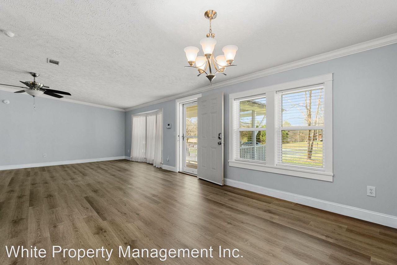 326 Belton Ave - Photo 3 of 22