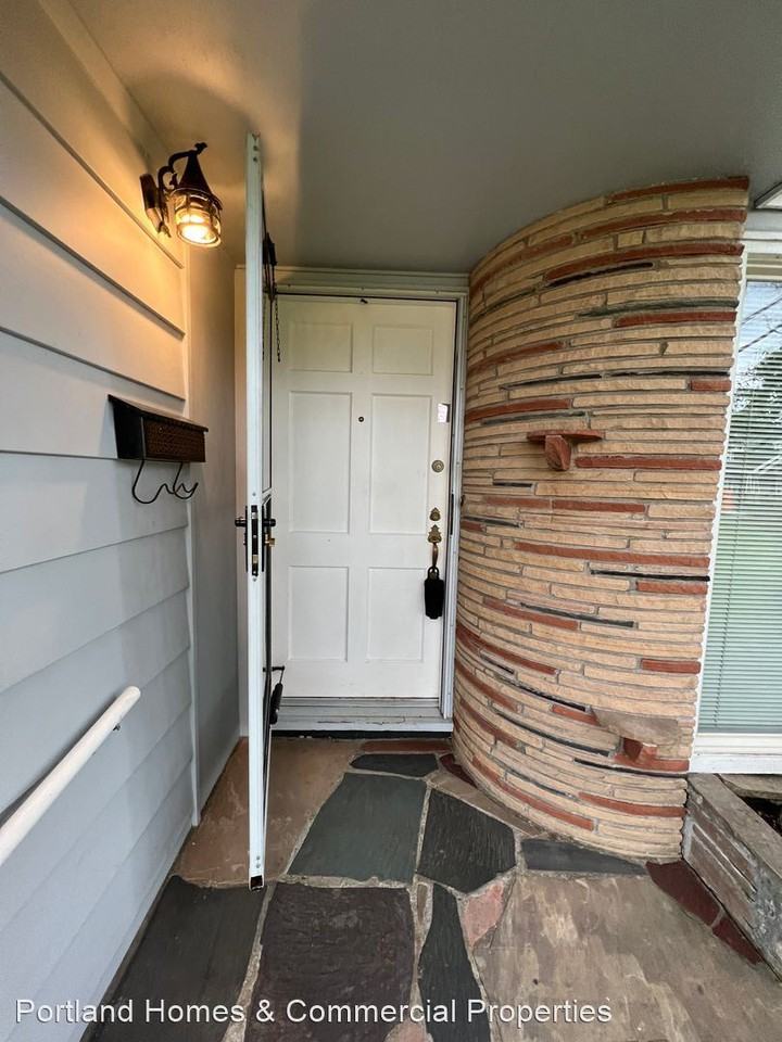 5404 Sw Illinois St - Photo 2 of 24