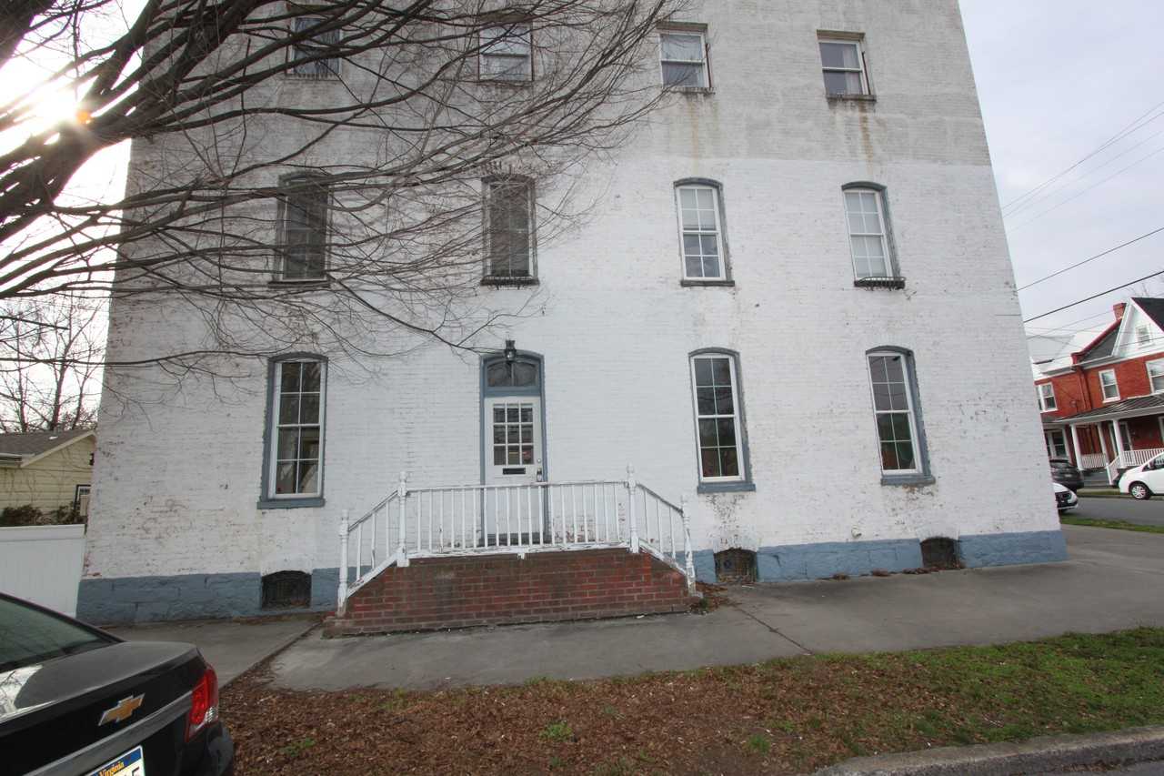 301 W Martin St - Photo 3 of 4