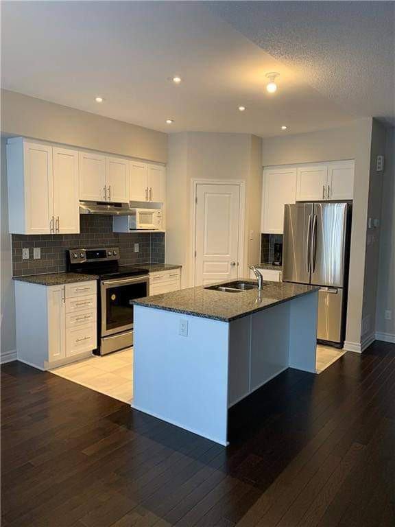 285 Shinleaf Cres - Photo 3 of 12