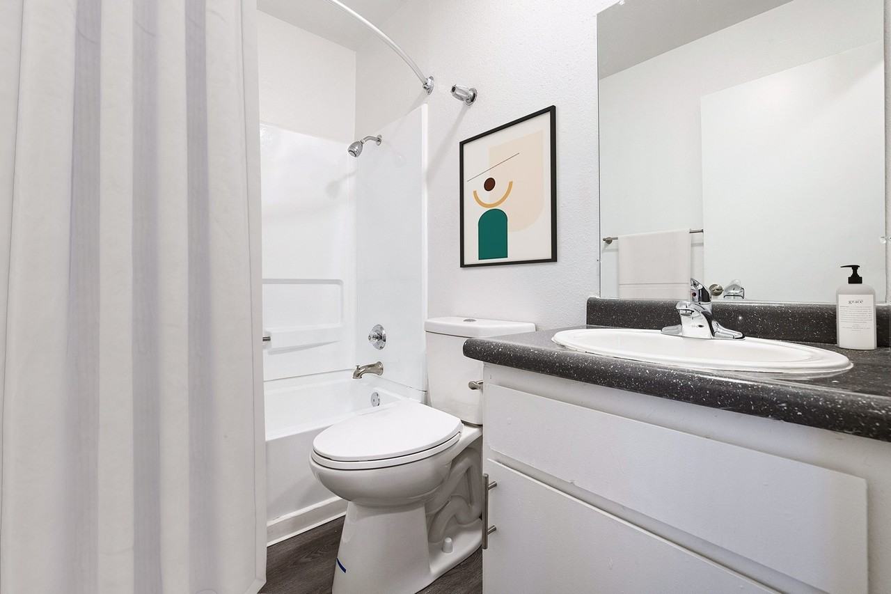 Oak Park Townhomes - Photo 6 of 35