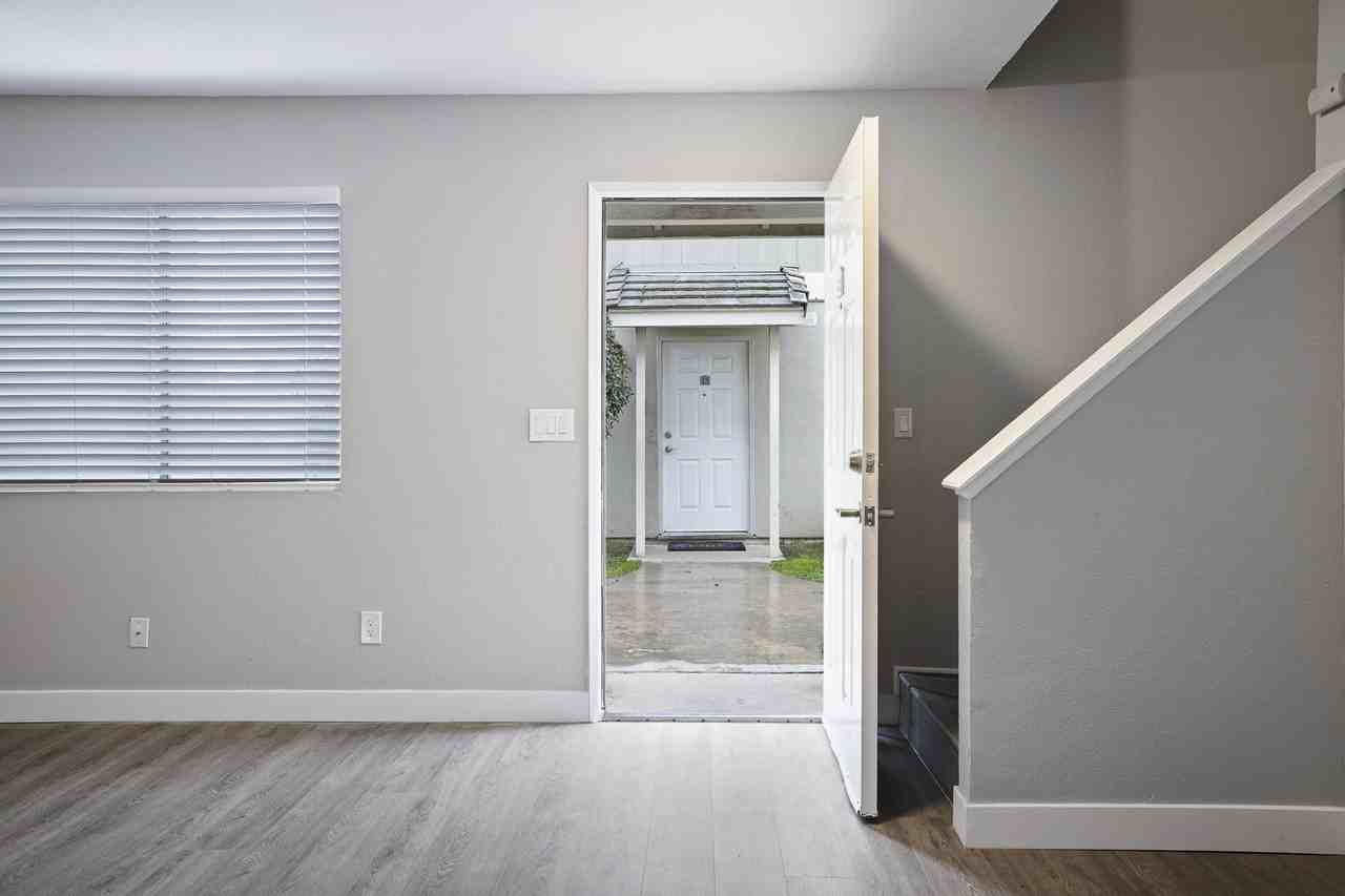 Oak Park Townhomes - Photo 7 of 35