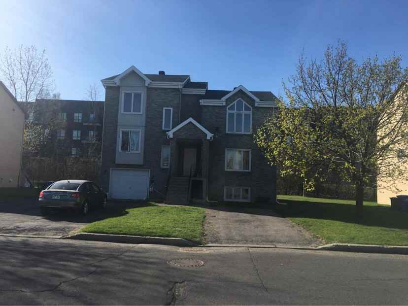 Av. Augusta & Av. Eastview, PointeClaire, QC H9R 1H3 2 Bedroom