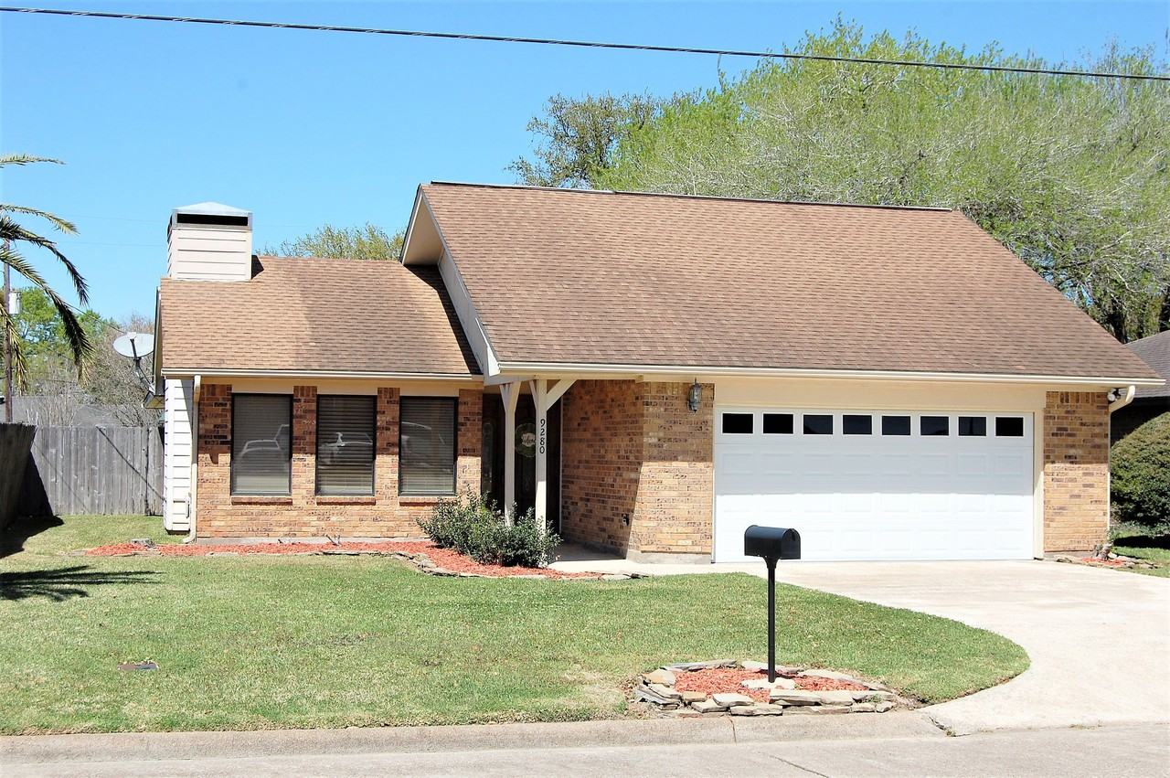 9280 Manion Dr - Photo 2 of 33