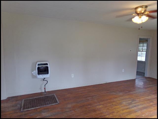 4808 Alpha St - Photo 4 of 10