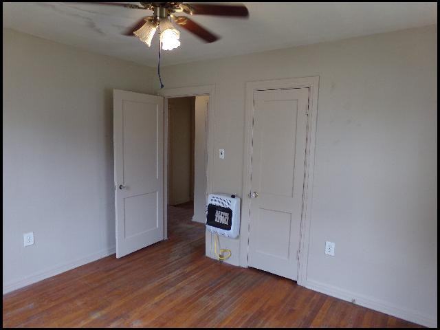 4808 Alpha St - Photo 7 of 10