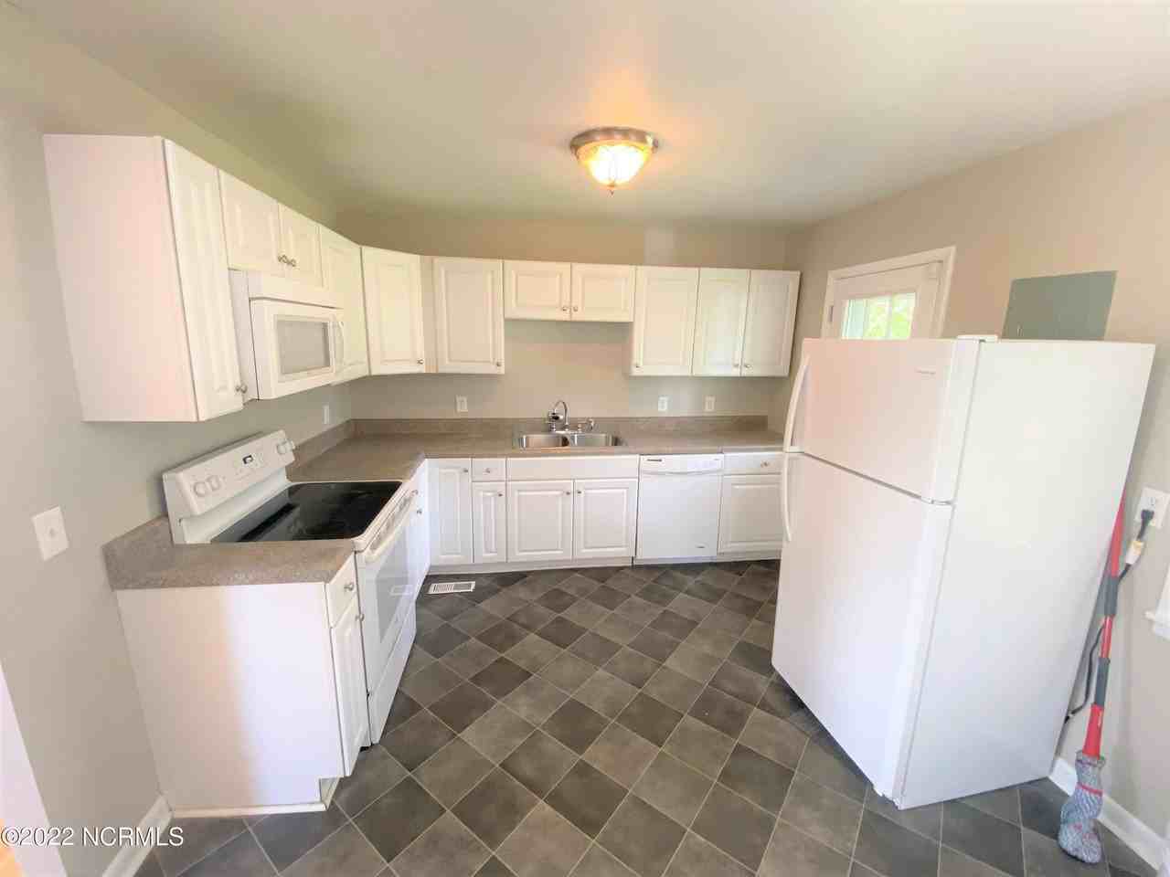 107 Armstrong Drive - Photo 3 of 4