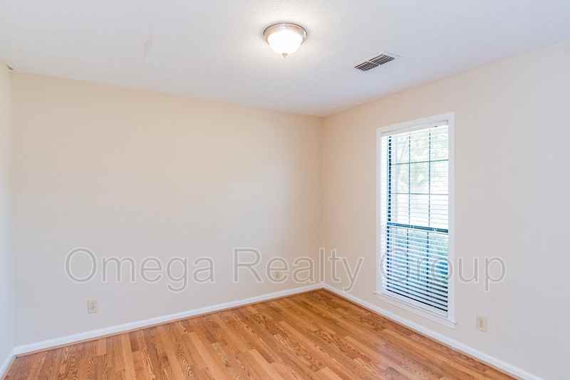 7137 Stamford Ct - Photo 5 of 26