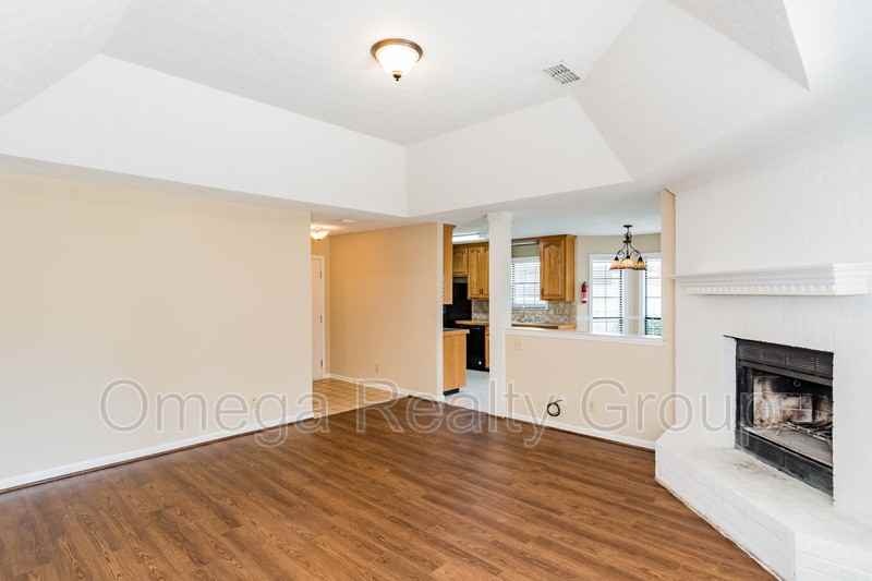 7137 Stamford Ct - Photo 7 of 26