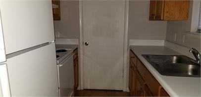 758 Sharon St - Photo 3 of 8