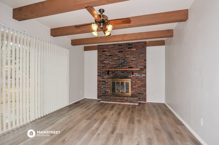 4728 Sunnyview Dr - Photo 3 of 8