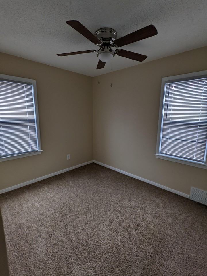 4995 Jackson St #1 - Photo 7 of 10