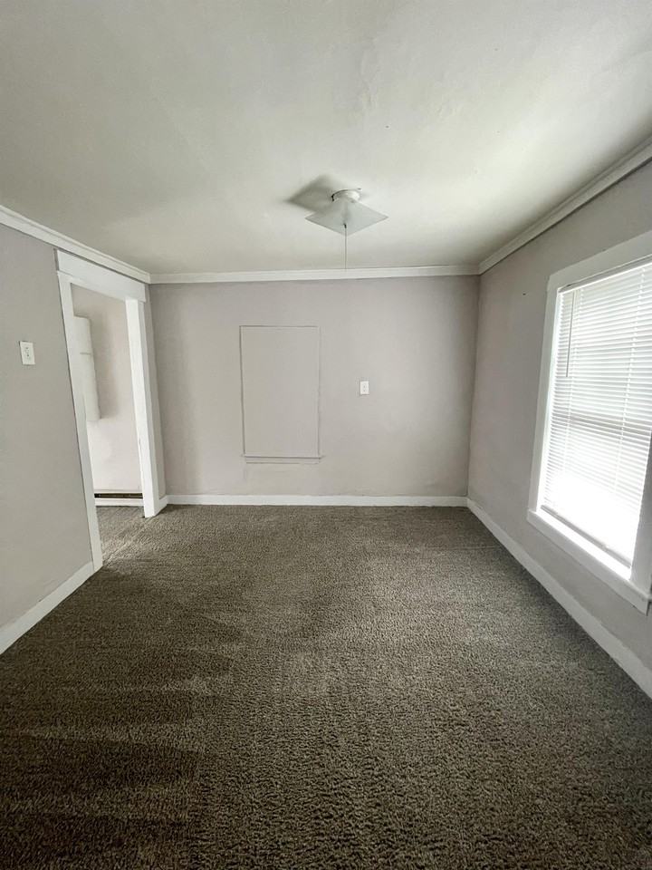 8 1/2 Park St #2 - Photo 4 of 8