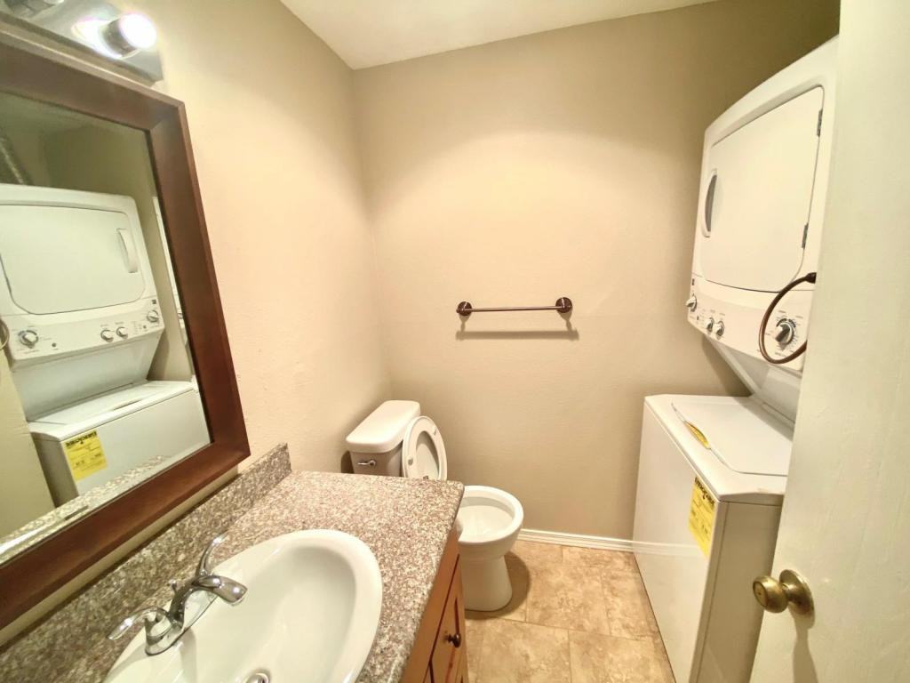 15210 Macadam Rd S - Photo 2 of 10