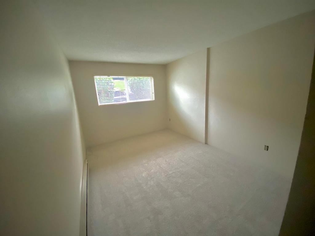 15210 Macadam Rd S - Photo 3 of 10