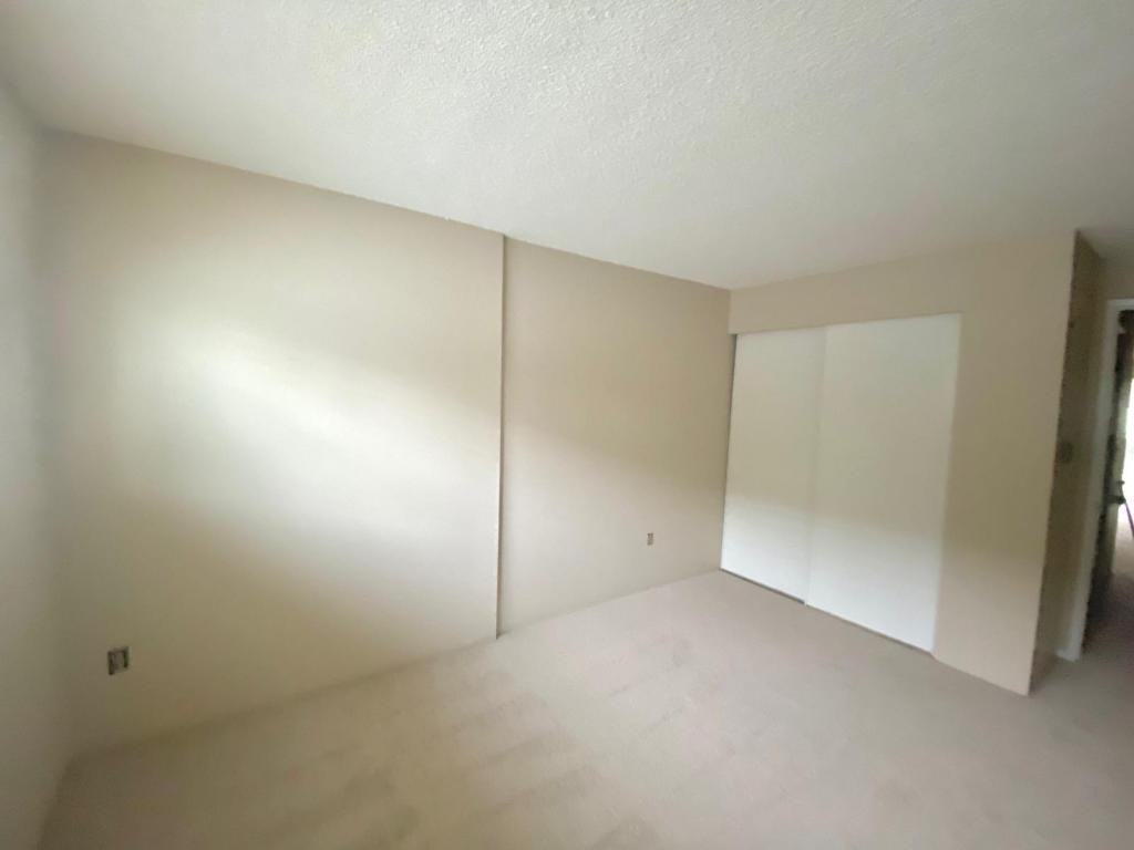 15210 Macadam Rd S - Photo 4 of 10