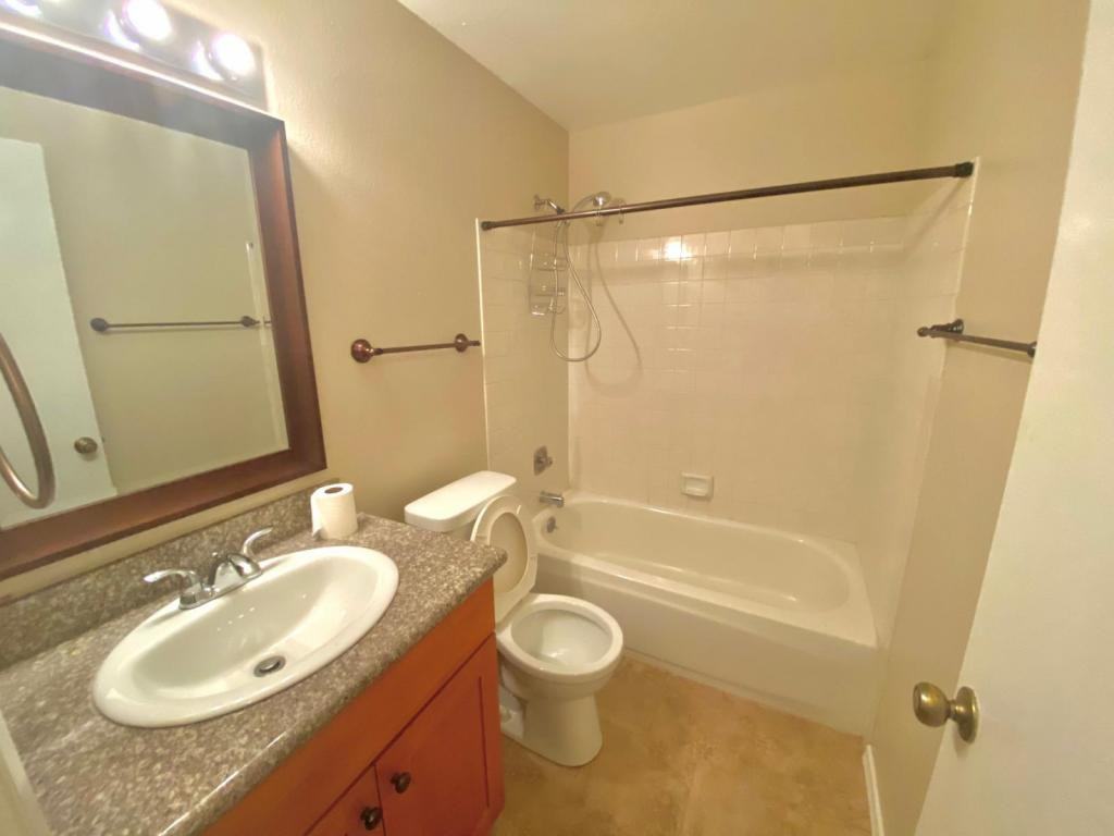 15210 Macadam Rd S - Photo 5 of 10