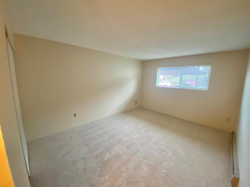 15210 Macadam Rd S - Photo 6 of 10