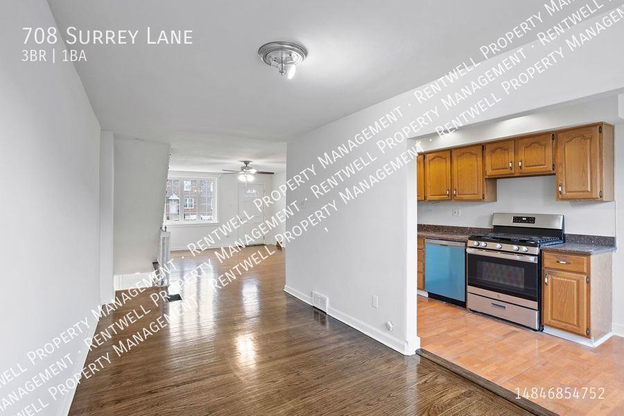 708 Surrey Ln - Photo 3 of 12