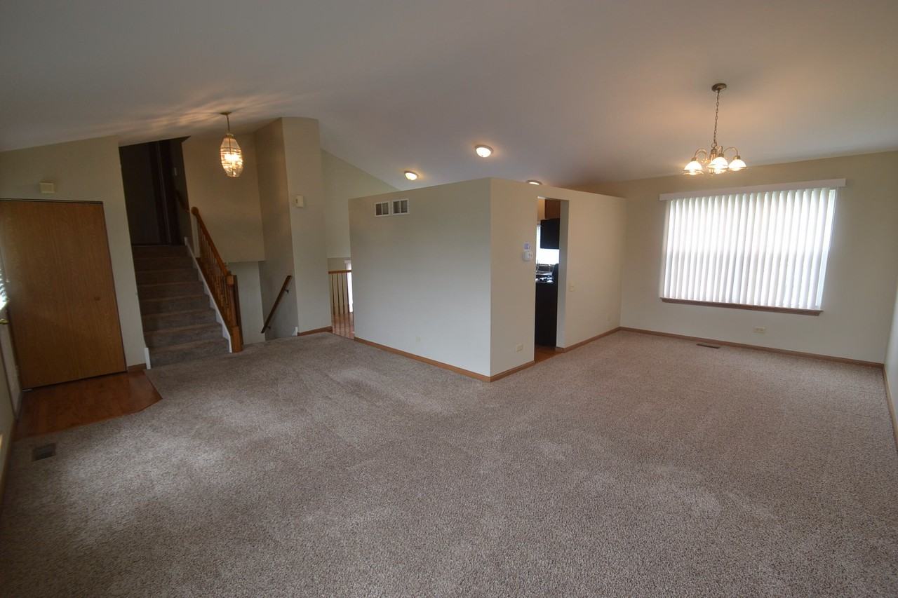 2040 Medinah Cir - Photo 2 of 8