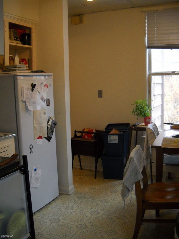 221 N 5th Ave - Photo 2 of 5