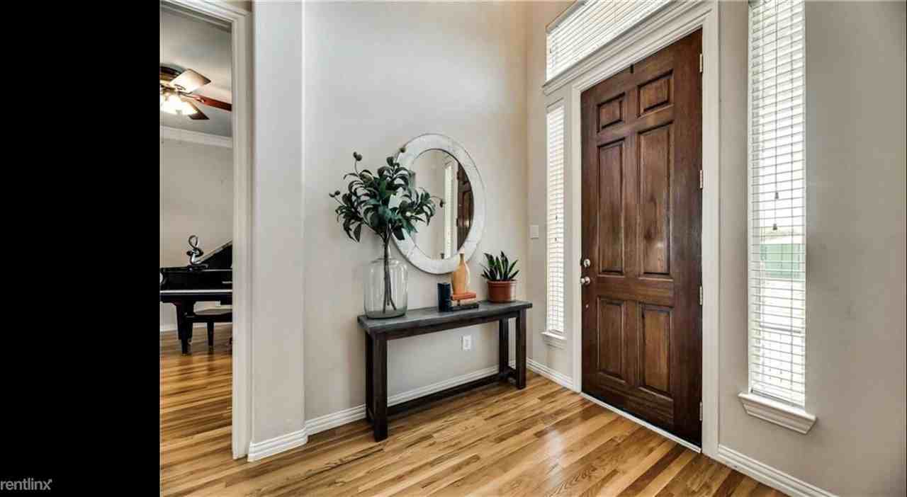 3114 University Park Ln - Photo 2 of 19