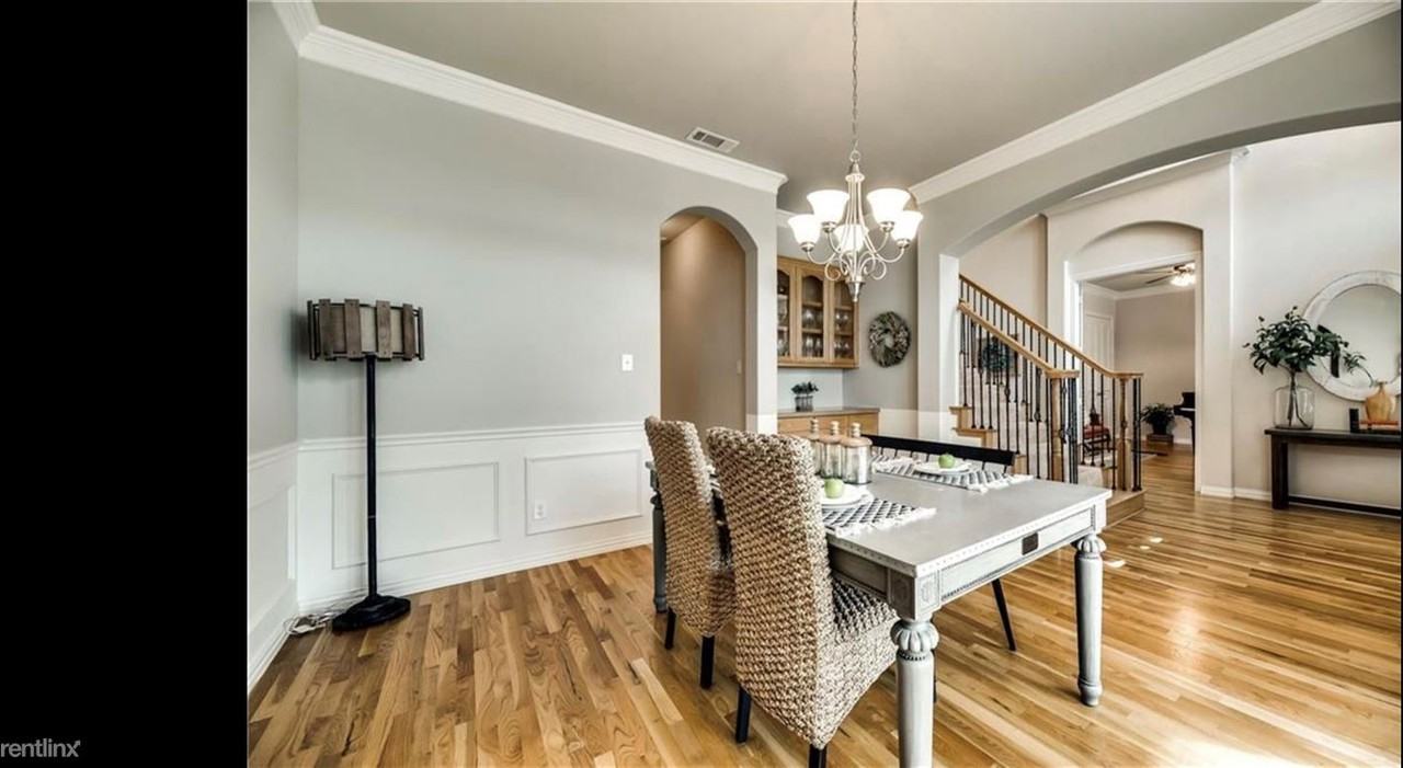 3114 University Park Ln - Photo 3 of 19